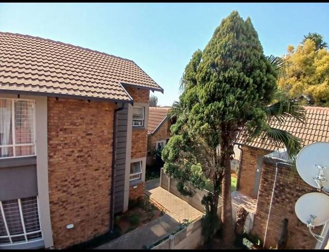 1 BEDROOM TOWNHOUSE FOR SALE IN GLEN MARAIS
